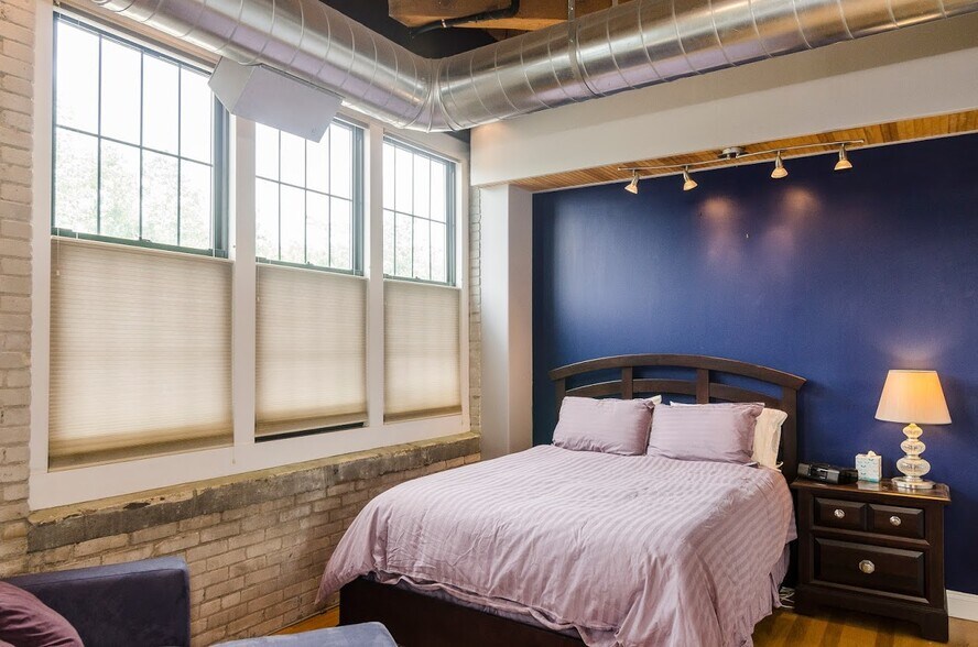 Building Photo - 43 Charlton St