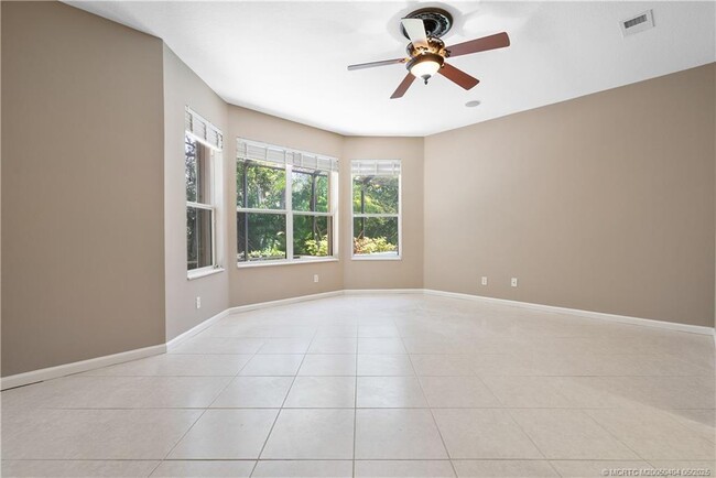 Building Photo - 4633 NW Red Maple Dr