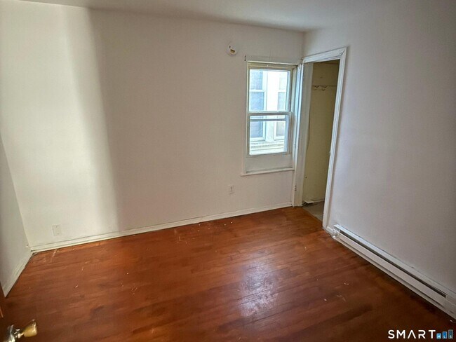 Building Photo - 33 Olive St