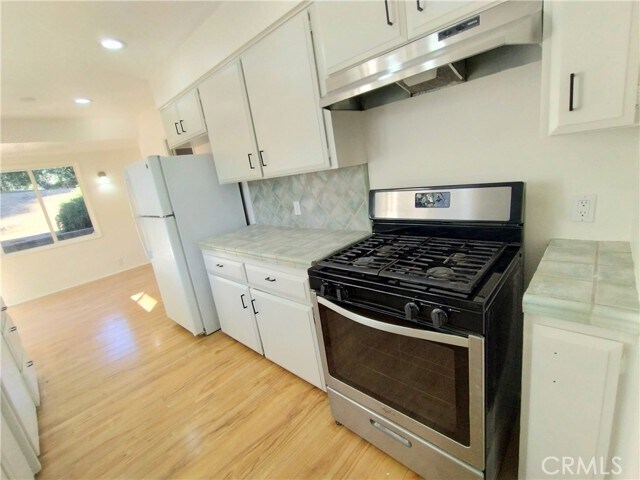 Building Photo - 374 Grand