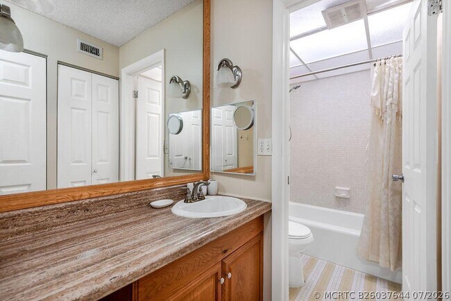 Building Photo - 3680 Inverrary Dr