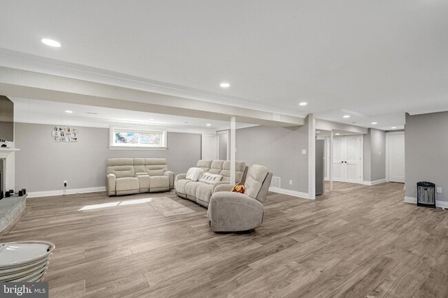 Building Photo - 6608 Spring Valley Dr