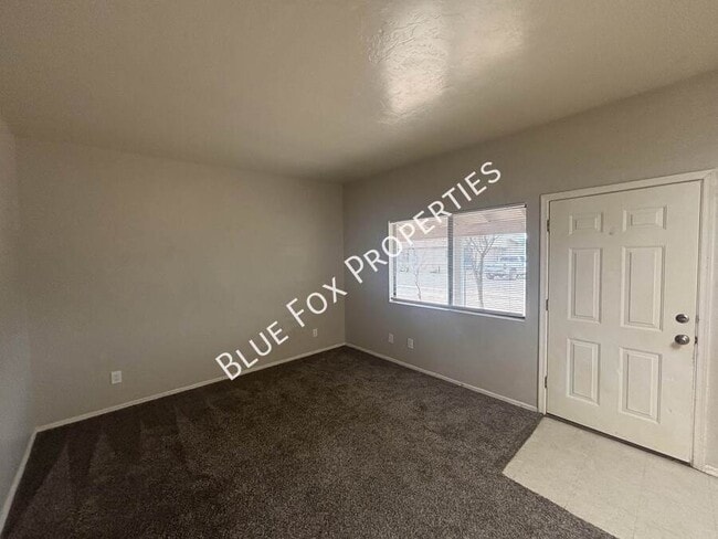 Building Photo - 110 W Delano St