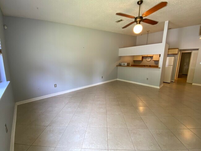 Building Photo - 2133 Sandpiper St