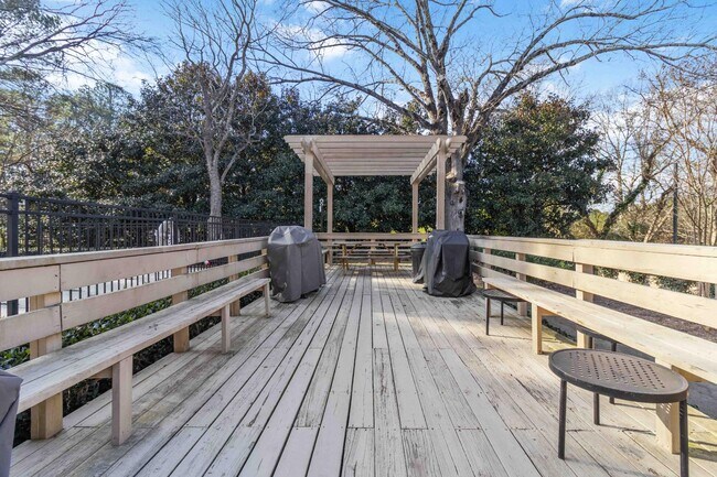 Building Photo - 1501 Clairmont Rd