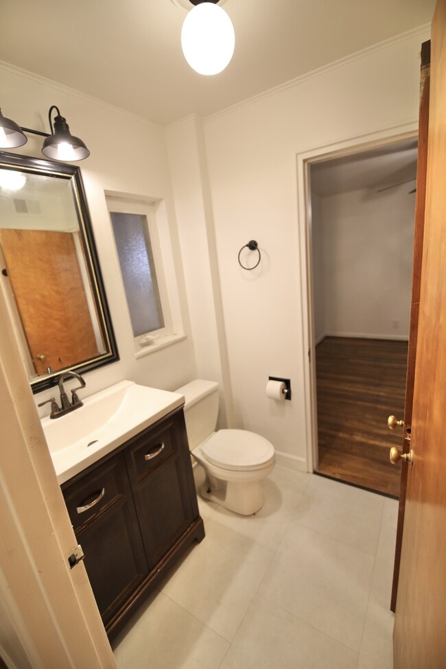 Building Photo - 3191 E Broad St