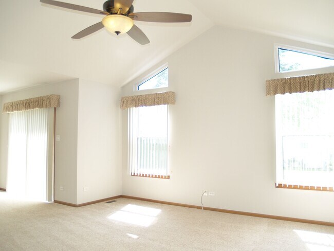 Building Photo - 4707 Mikasa Ct