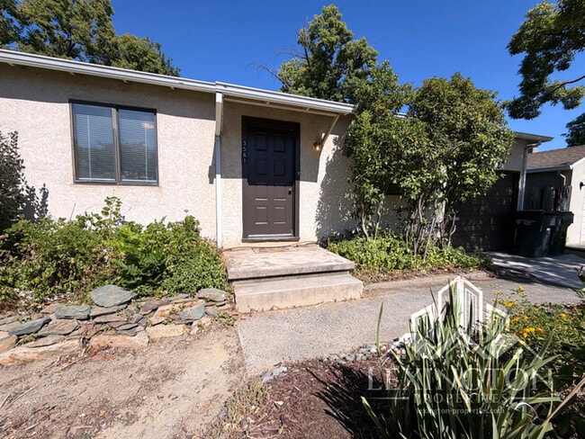 Building Photo - Beautifully Updated, Single-story, 3BD/1.5BA, Home near Tahoe Park!