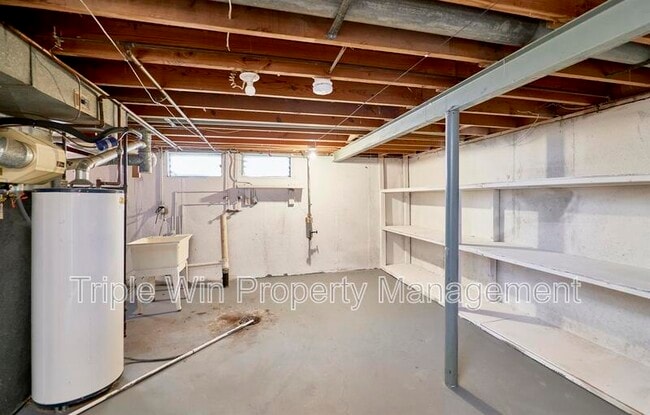 Building Photo - 1405 Willowbrook Dr