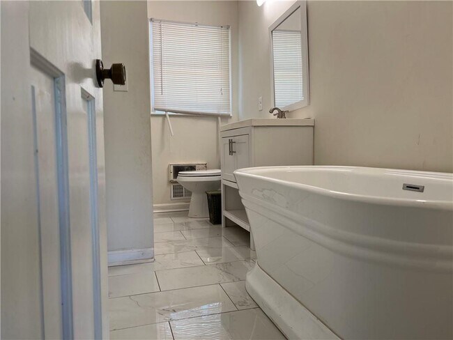 Building Photo - 2223 Hylaea Rd