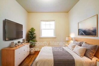 Building Photo - 715 NE 20th Ave