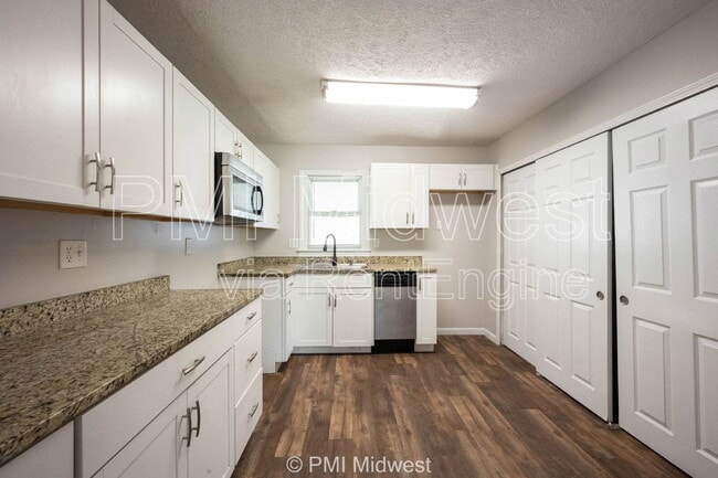 Building Photo - 126 Lewis Dr