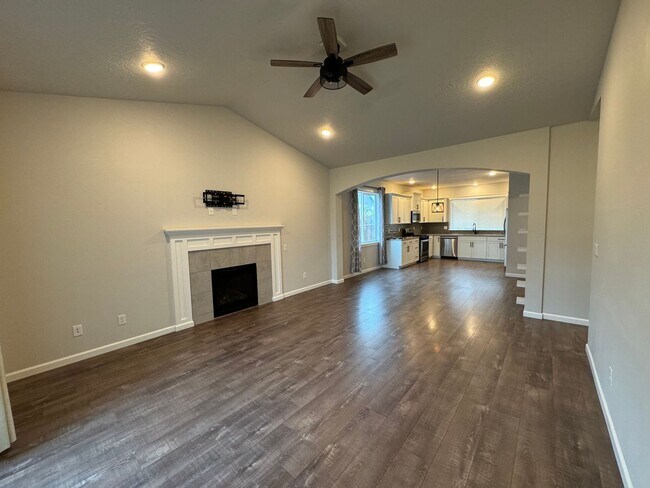 Building Photo - Charming 3-Bedroom Home