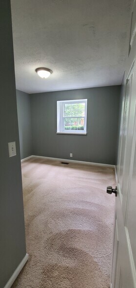 Building Photo - 313 Britanna Dr