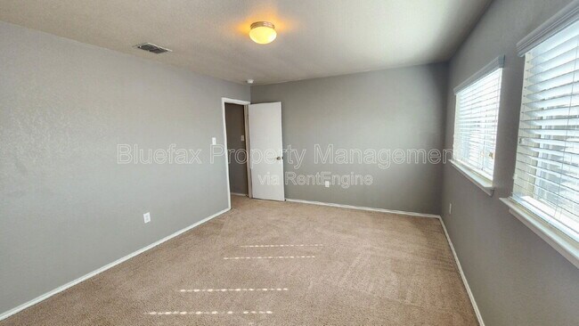 Building Photo - 10138 Emerald Sun