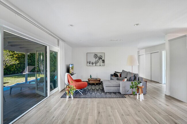 Building Photo - 1299 SW 9th St