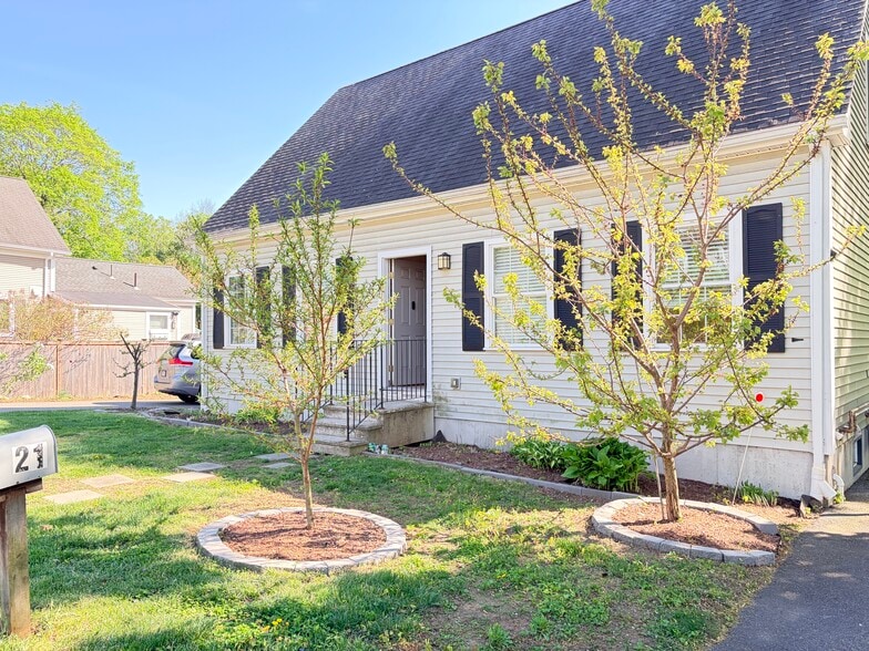 front - 19 School St