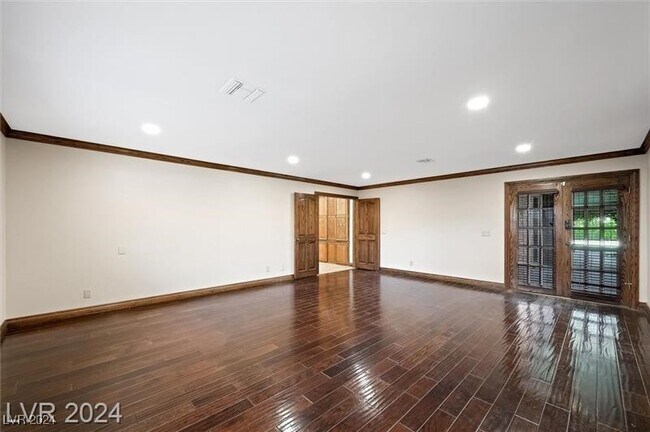 Building Photo - 213 Desert View St