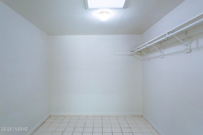 Building Photo - 1714 W Meadow Hills Dr