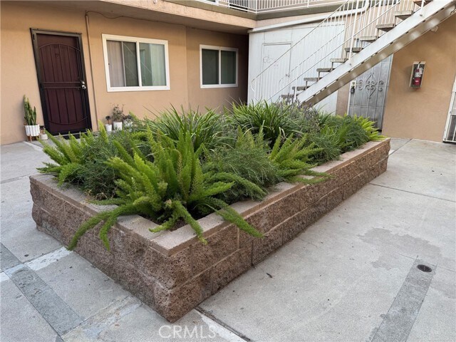 Building Photo - 1908 Gardena Ave