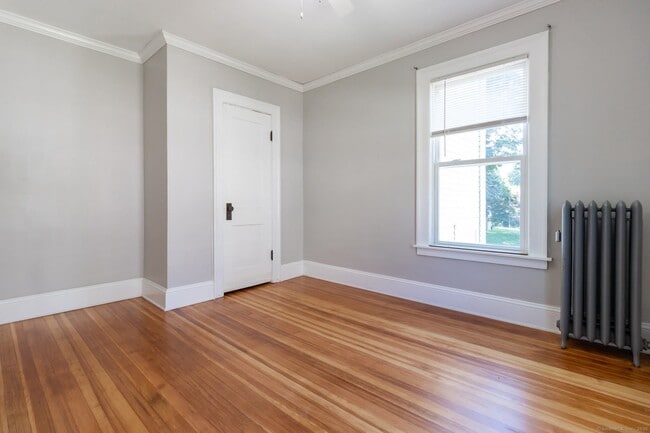 Building Photo - 207 Divinity St