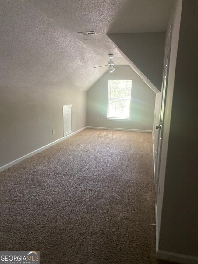 Building Photo - 553 Wren Walk