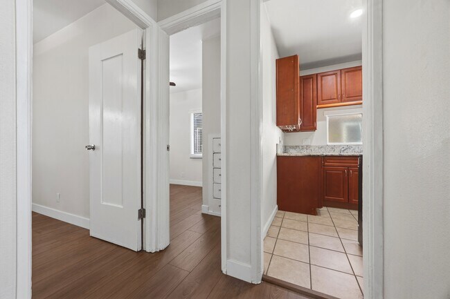 Building Photo - 130 E Colden Ave