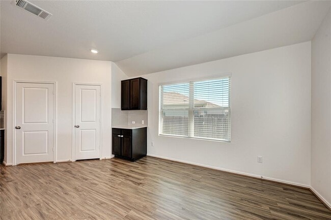 Building Photo - 520 Pandora Cv