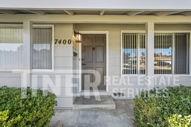 Building Photo - 7400 Mooncrest Way