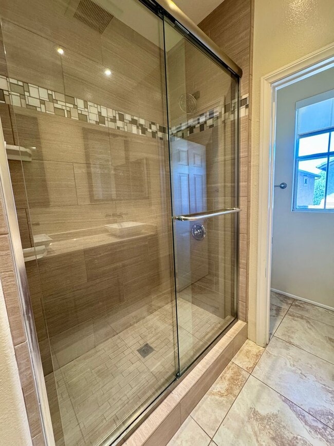 Building Photo - Remodeled 3 bedroom townhome in Simi Valley