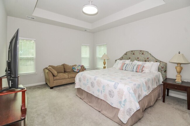 Building Photo - Lovely Furnished Home - $200 Off 1st Month Rent (Upon Approval)