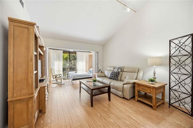 Building Photo - 1626 Brookhouse Dr