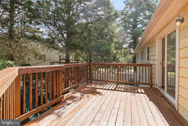 Building Photo - 5812 Helmsdale Ln