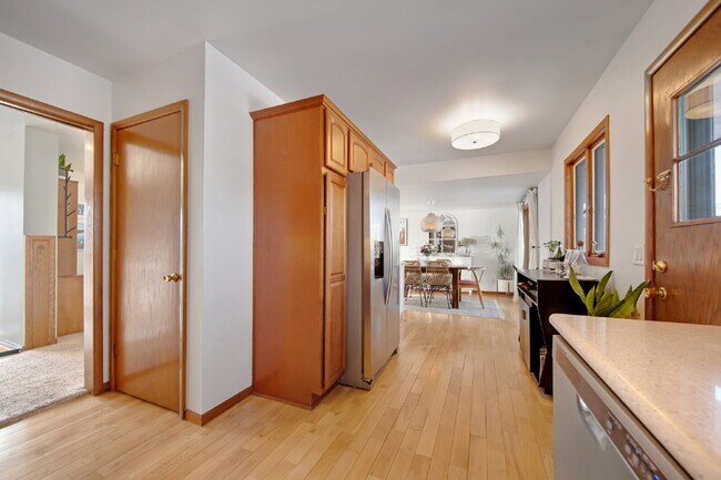 Building Photo - Gorgeous 3 Bedroom In Saint Anthony Villag...