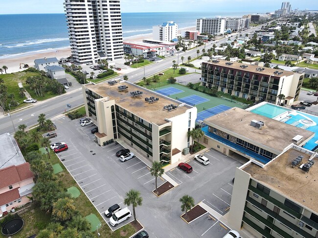 Building Photo - Amazing 1 Bed 1 Bath Furnished A1A Condo i...