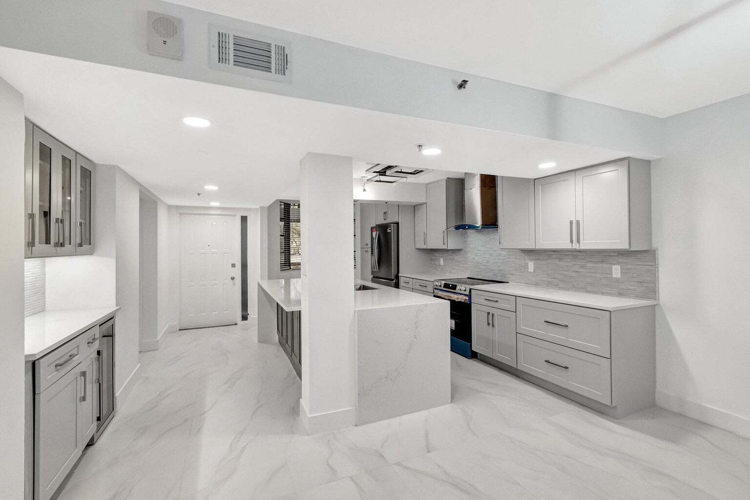 Building Photo - 6420 Boca del Mar Dr