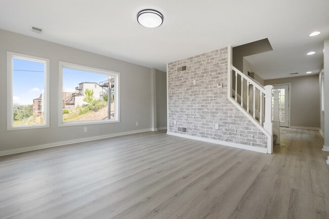 Building Photo - 451 Neff St