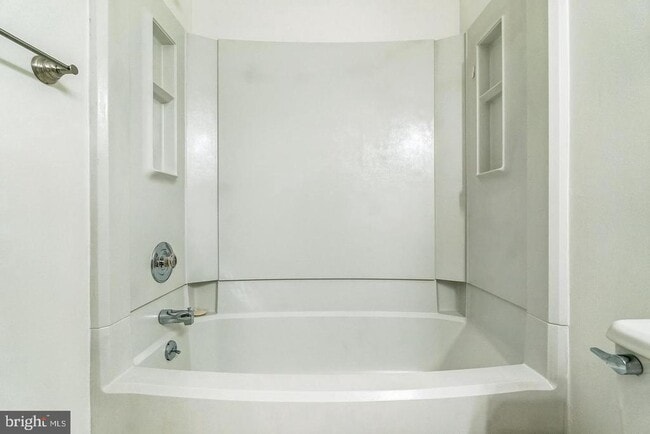 Building Photo - 2407 Adams Ct
