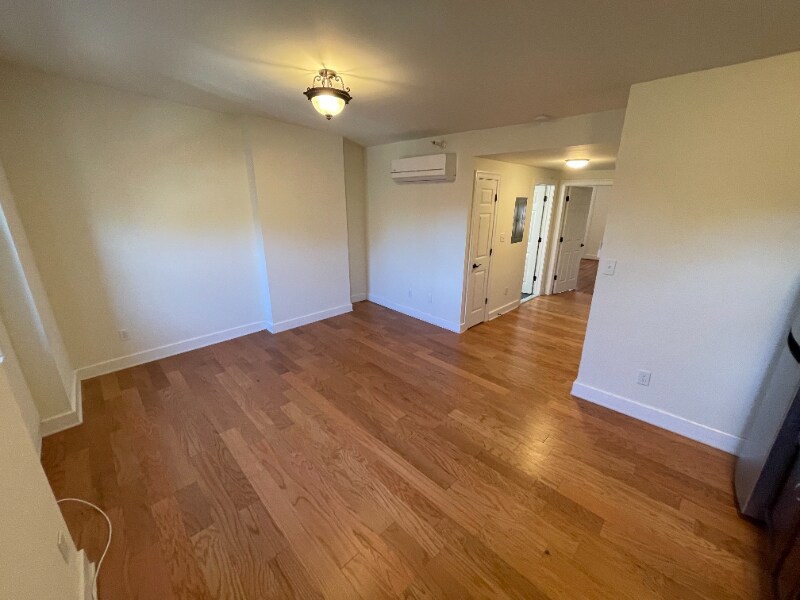 Building Photo - 33 S Lake Ave