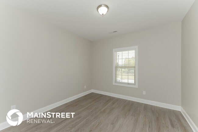 Building Photo - 3024 Honeysuckle Dr