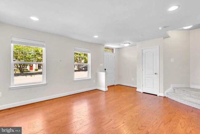 Building Photo - 617 S Cherry Grove Ave