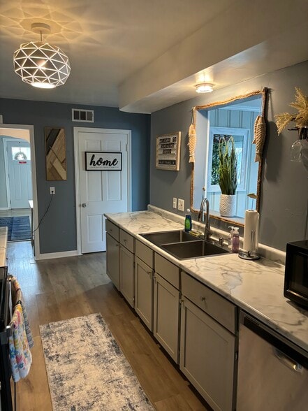 Kitchen - 727 Madison St