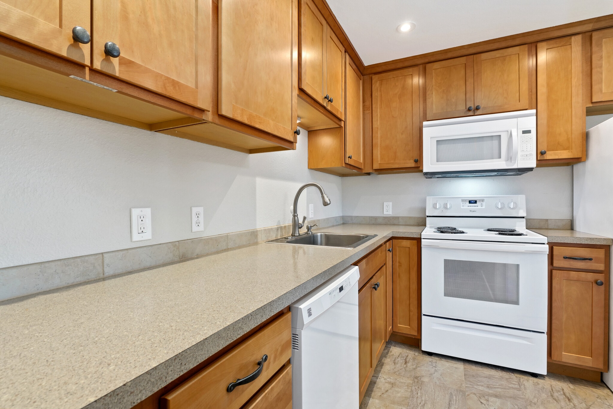 Building Photo - 418 Stow Ave S