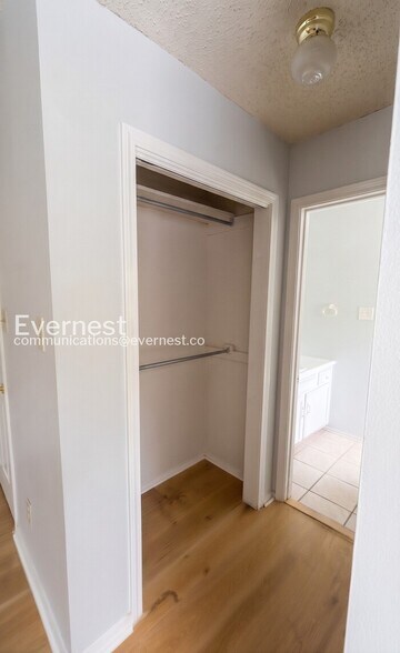 Building Photo - 24 Wagon Wheel Ct