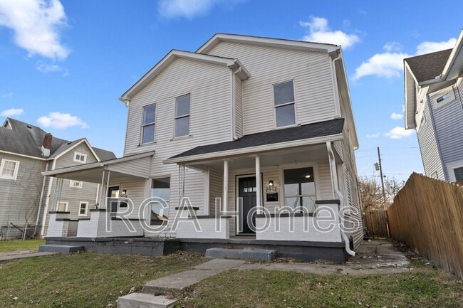 Building Photo - 2912 N Kenwood Ave