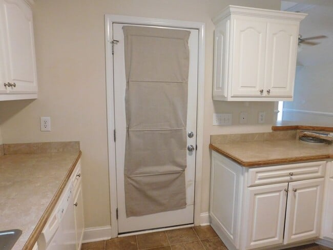 Building Photo - 408 Sweet Gum Way