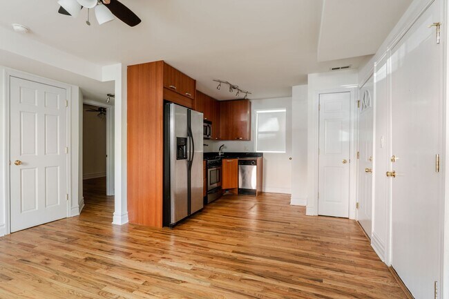 Building Photo - Lincoln Square - English Garden, 2 Bed / 1...