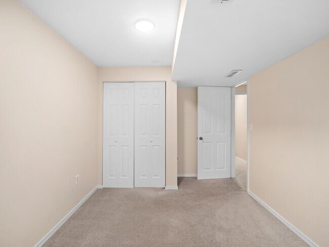 Building Photo - Spacious Home with Fenced Yard & Garage – ...