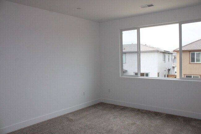 Building Photo - 8041 Roundhouse Lp