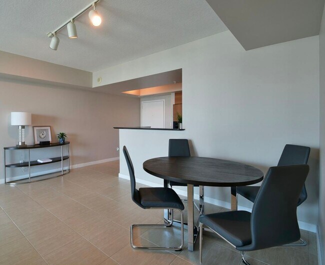 Building Photo - Two-Bedroom Residence with Bay and River V...